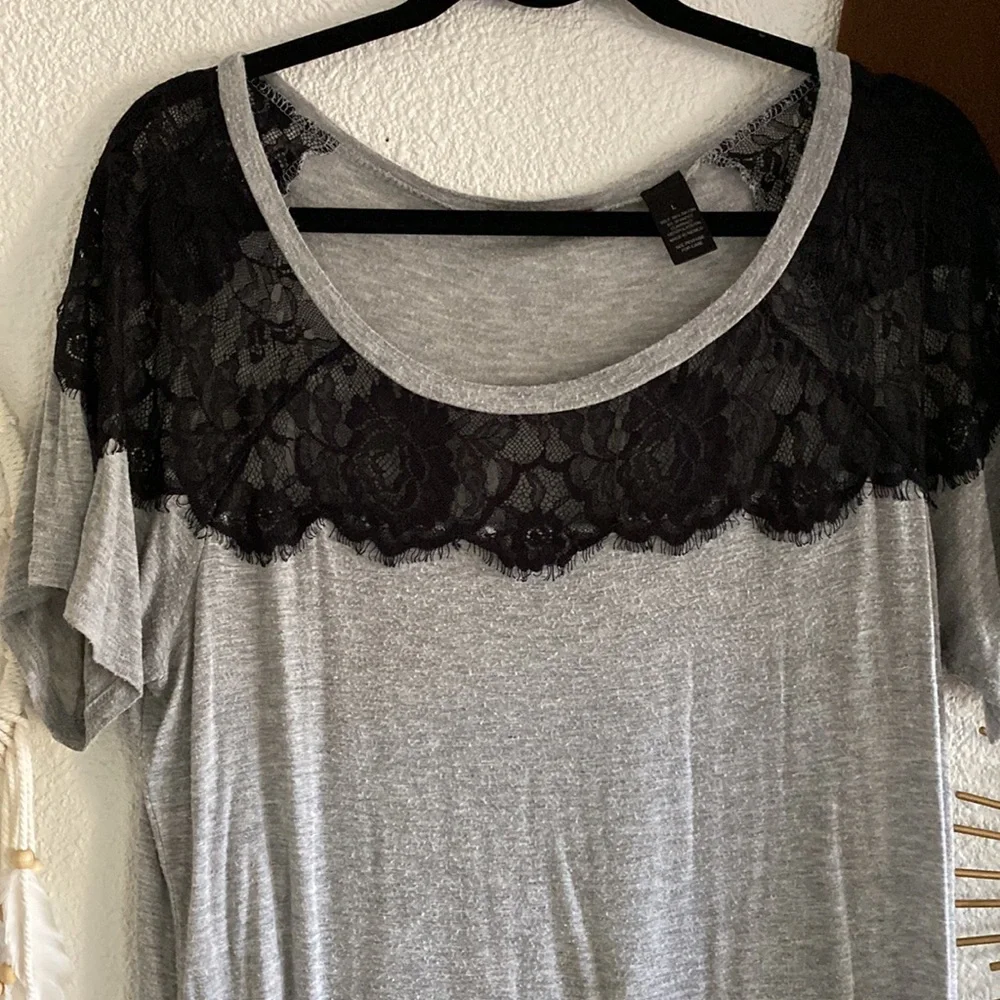RED BY BKE • Pieced Lace Top • Large